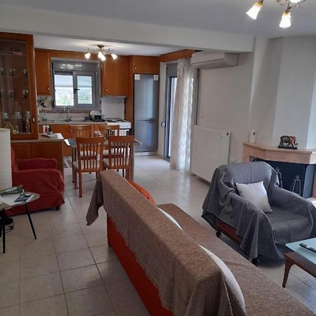 Dominikis Appartment Néa Péramos Eksteriør billede