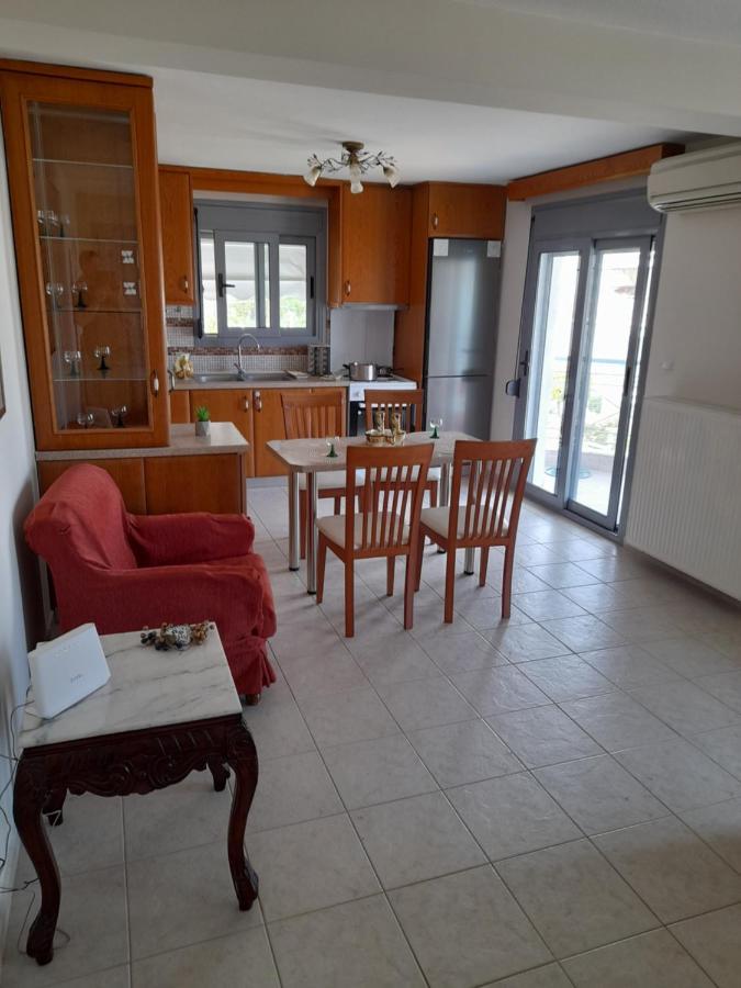Dominikis Appartment Néa Péramos Eksteriør billede