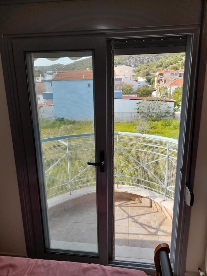 Dominikis Appartment Néa Péramos Eksteriør billede