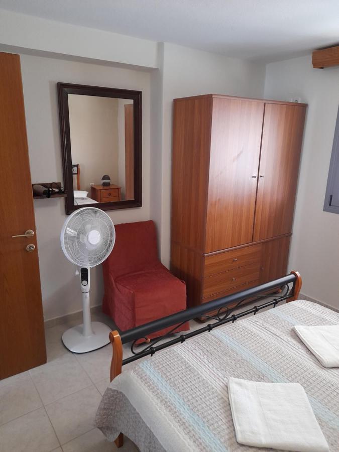 Dominikis Appartment Néa Péramos Eksteriør billede