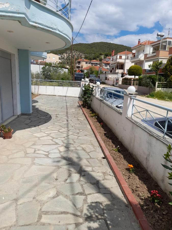 Dominikis Appartment Néa Péramos Eksteriør billede
