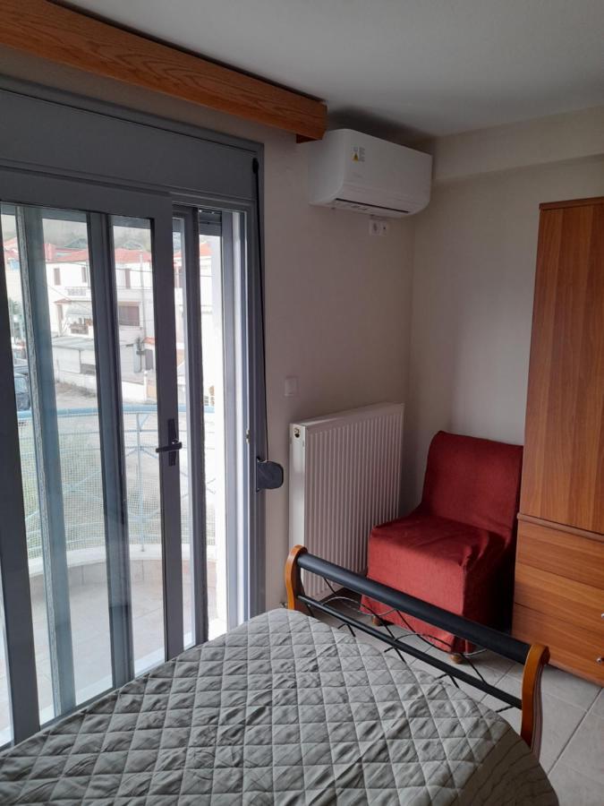 Dominikis Appartment Néa Péramos Eksteriør billede