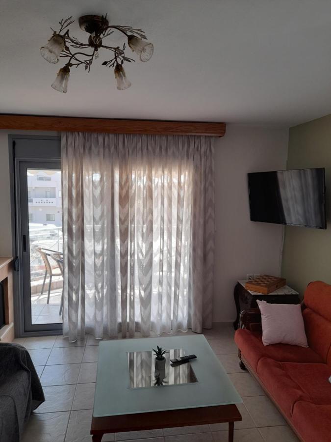 Dominikis Appartment Néa Péramos Eksteriør billede