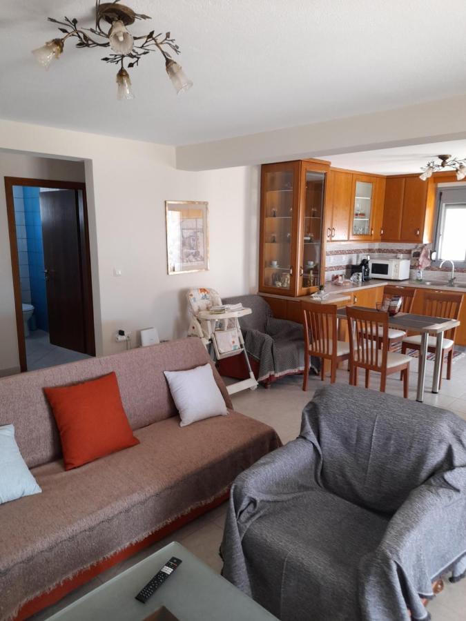 Dominikis Appartment Néa Péramos Eksteriør billede