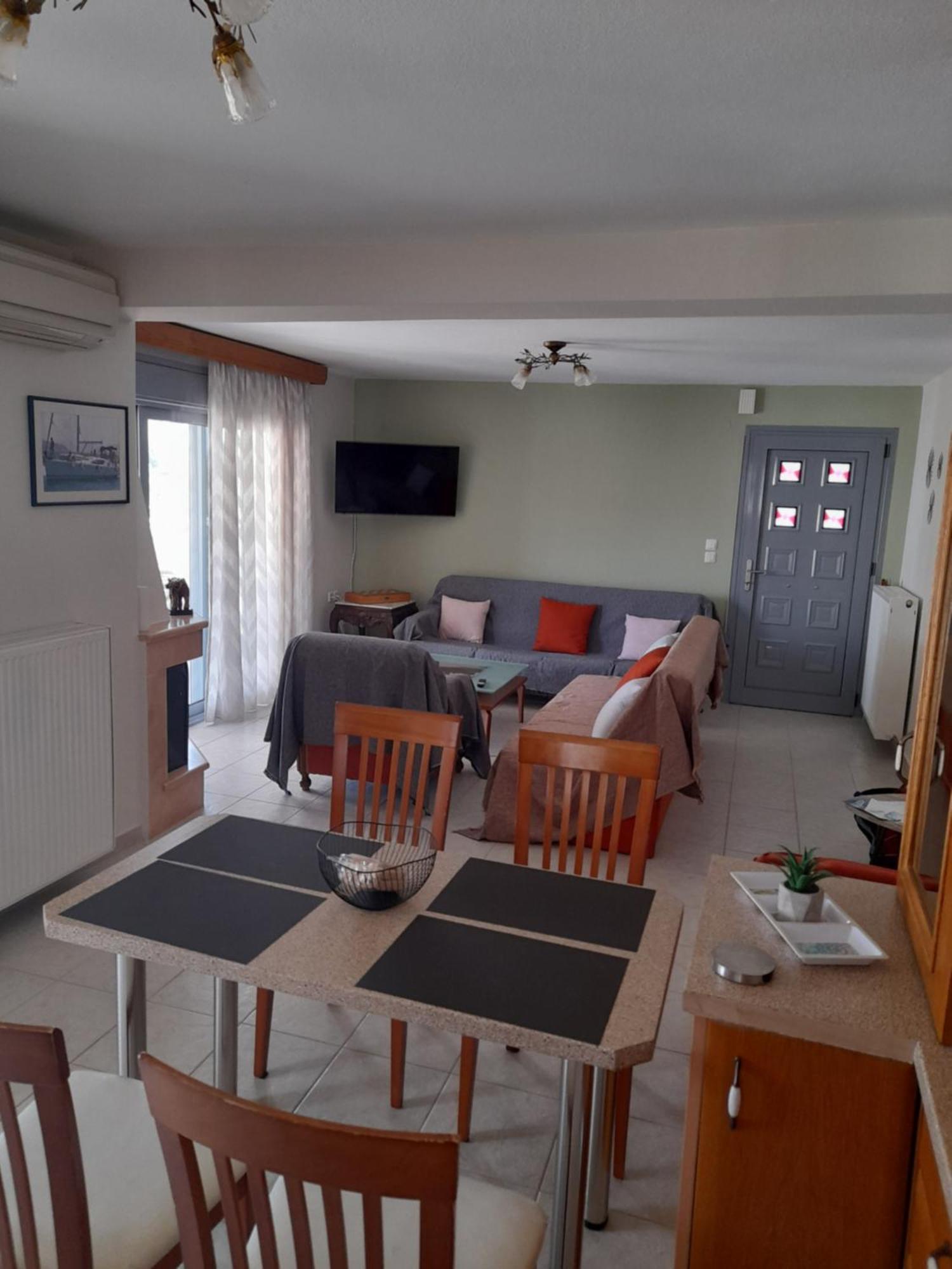 Dominikis Appartment Néa Péramos Eksteriør billede