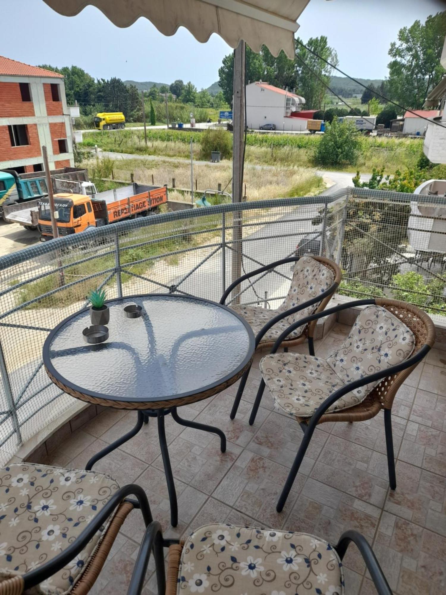 Dominikis Appartment Néa Péramos Eksteriør billede